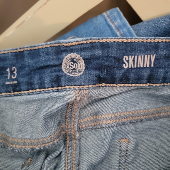 Women's SO Skinny Jeans EUC. Size 13 - Picture 4 of 8